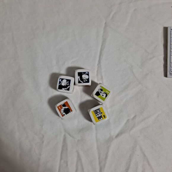 Yahtzee Board Game Special Dr Who Collector's Edition Complete Tardis BBC Hasbro - Picture 7 of 7